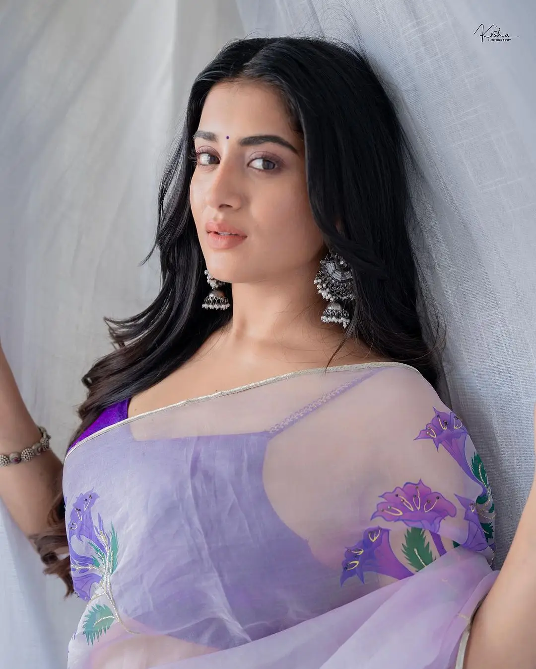 Rashi Singh in Violet Saree Blue Sleeveless Blouse